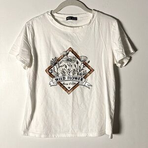 SHEIN White Cotton Wild Flower Graphic T-Shirt Size Medium 💗